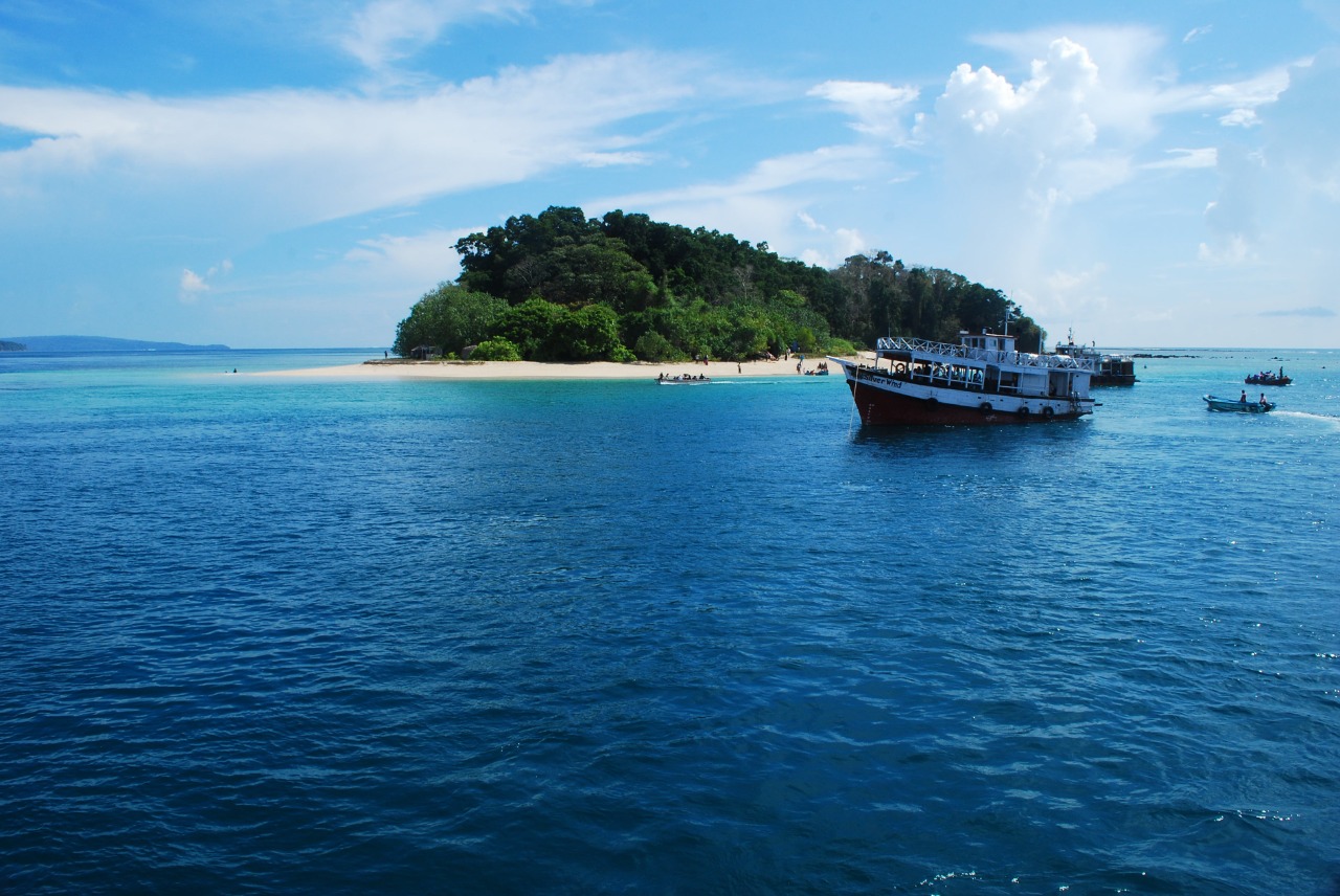 Jolly Buoy Island Andaman coral beach view